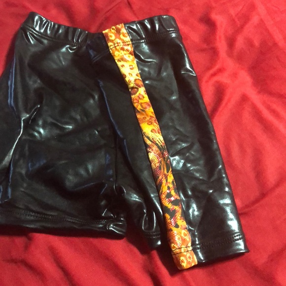 Sparkly leopard print dance costume - Picture 5 of 5